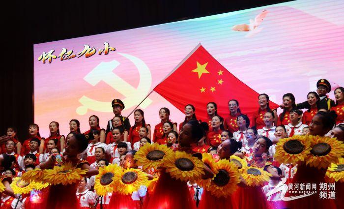 李佳琦再次嘲讽消费者太穷:这种裙子上海人会买